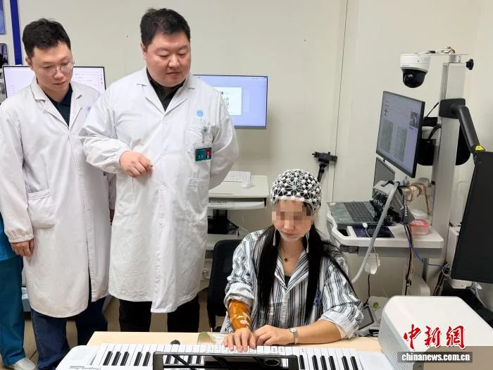 科研团队研发脑机接口精细运动重建系统