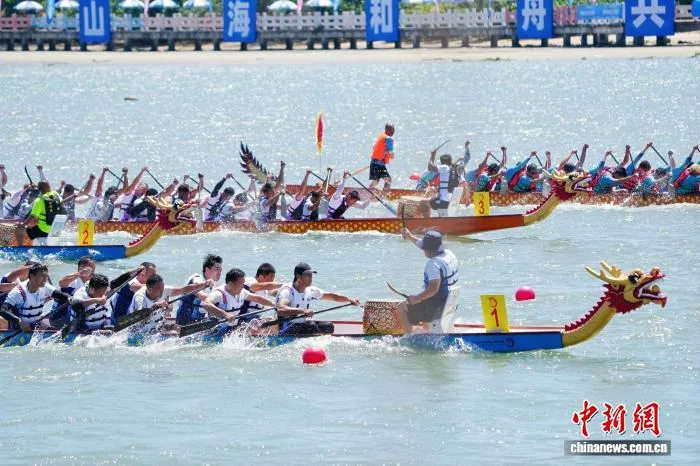 2026年海南自贸港乡村龙舟大赛总决赛收官 318海峡联盟龙舟队获特邀组冠军